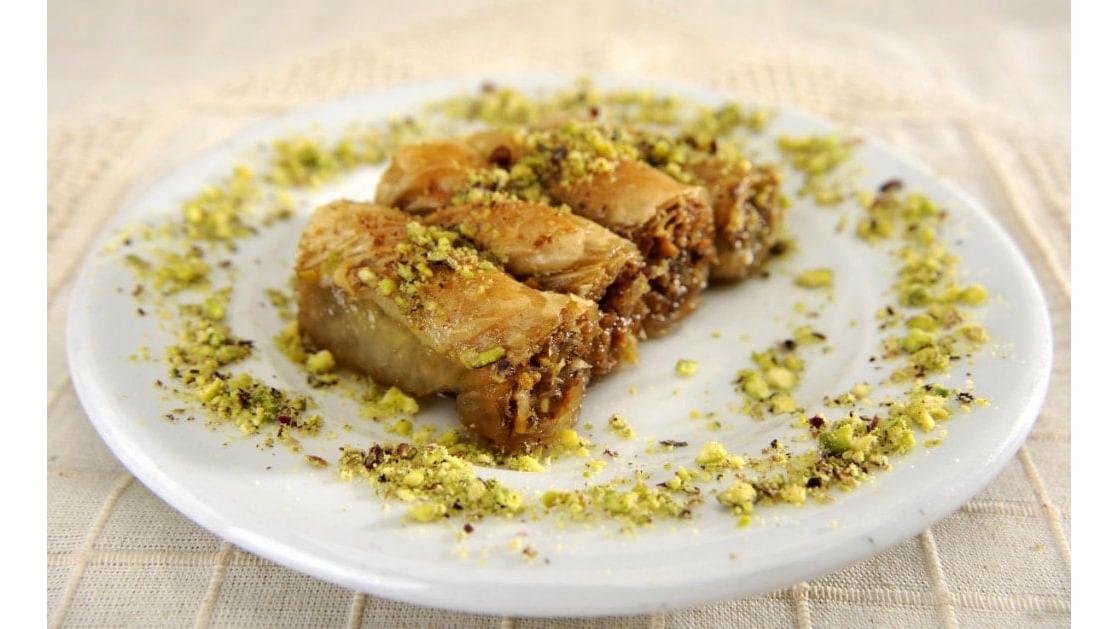 Baklava emre sarayli̇e cu fi̇sti̇c
