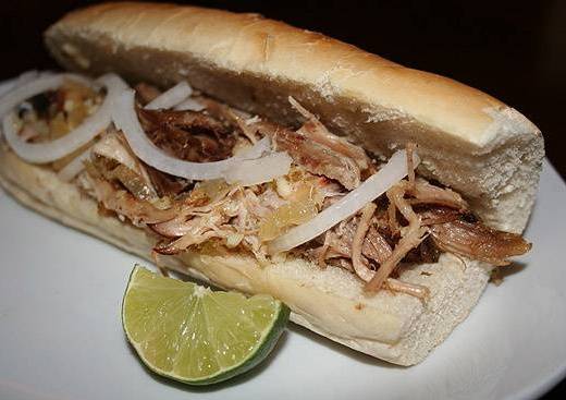PAN CON LECHON  Y MOJO
