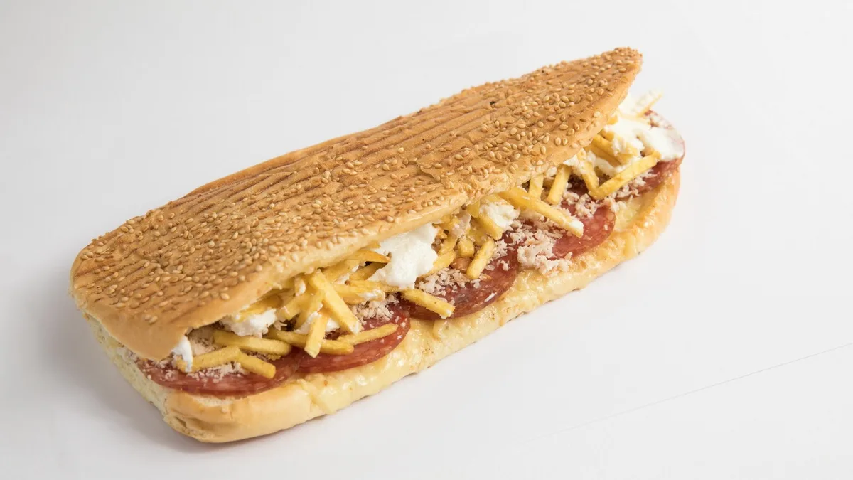 Τοστ Gouda, Αέρος Κρήτης, Chips, Κοτόπουλο και Χτυπητή