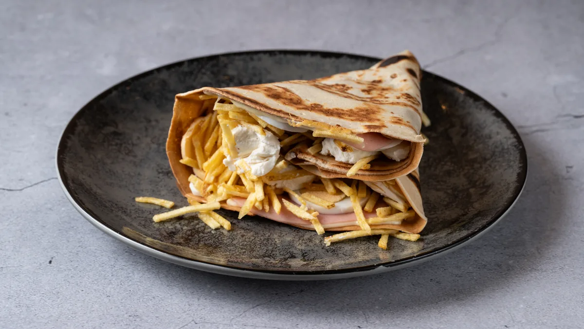 Κρέπα Gouda, Πάριζα, Τυρί Philadelphia, Chips και Αυγό