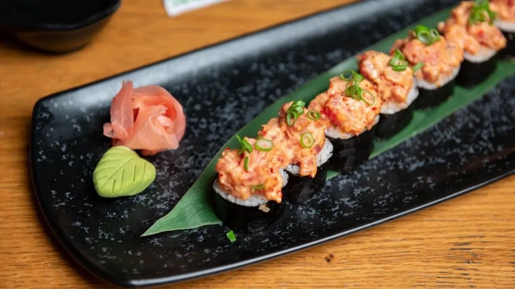 Spicy maguro roll
