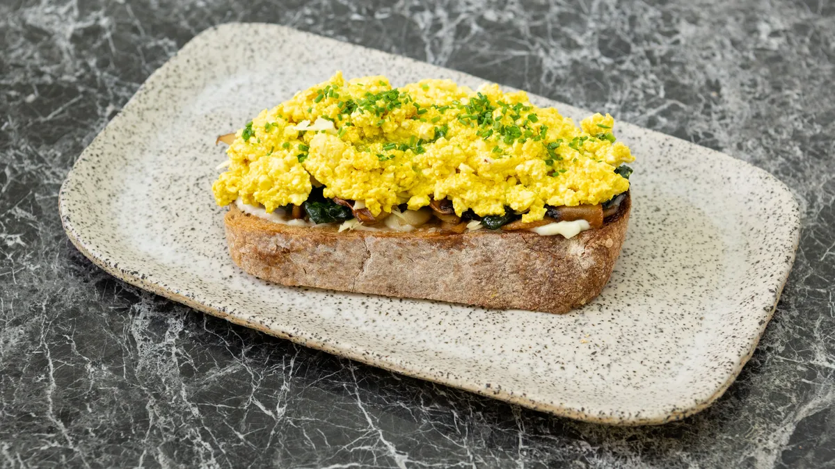 Scrambled tofu with spinach