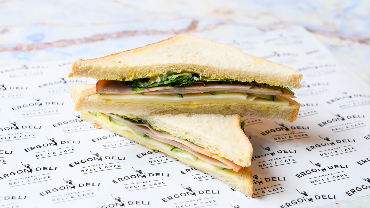 Sandwich Καπνιστό Ζαμπόν και Γραβιέρα