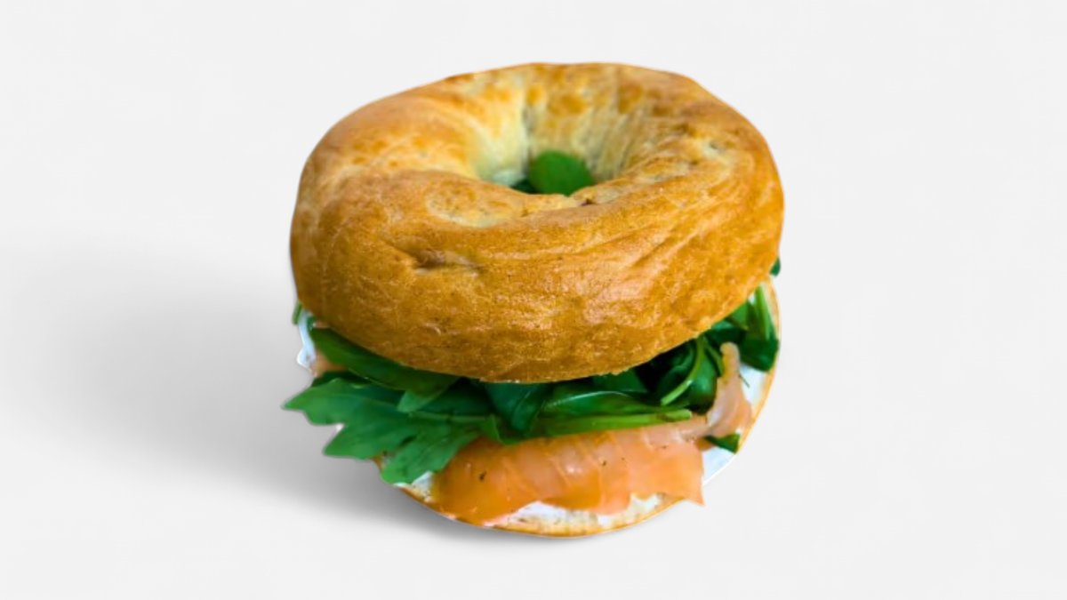 Bagel s uzeným lososem