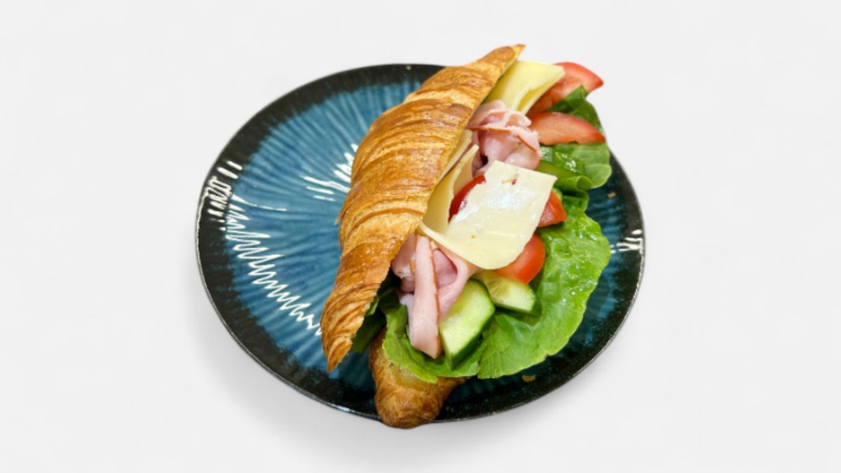 Croissant se šunkou a sýrem