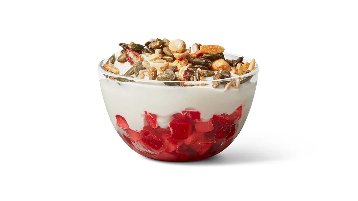 Skyr med jordbær og müsli