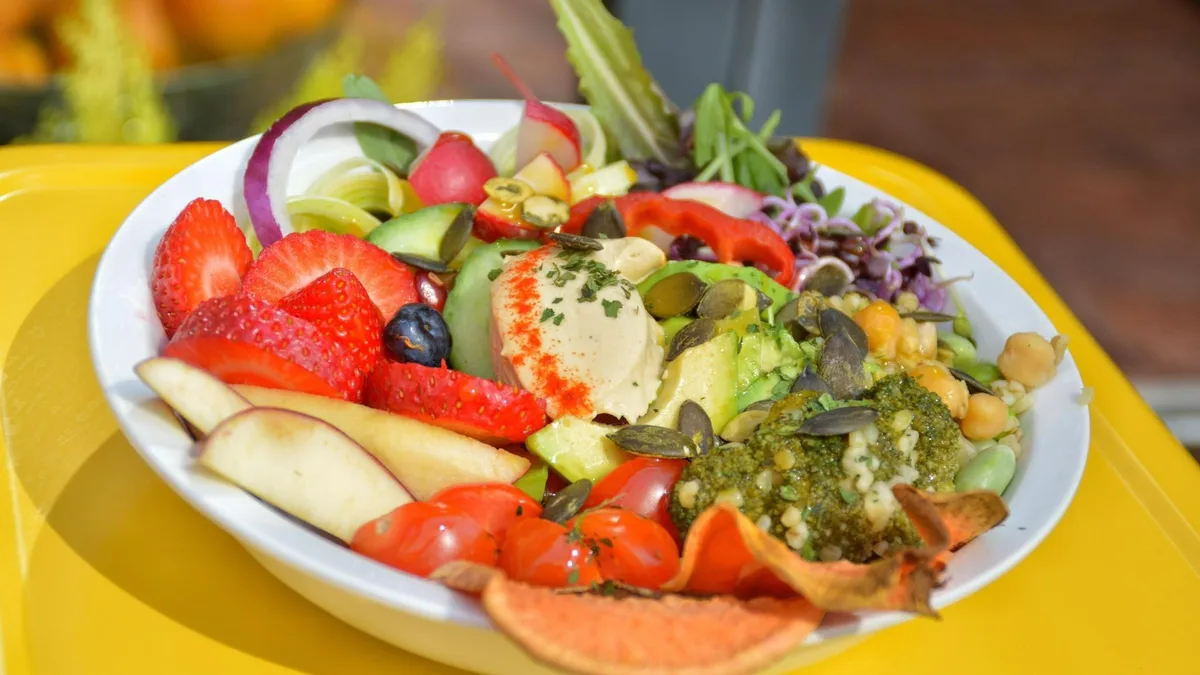 Napi gyümölcsleves és egy buddha bowl