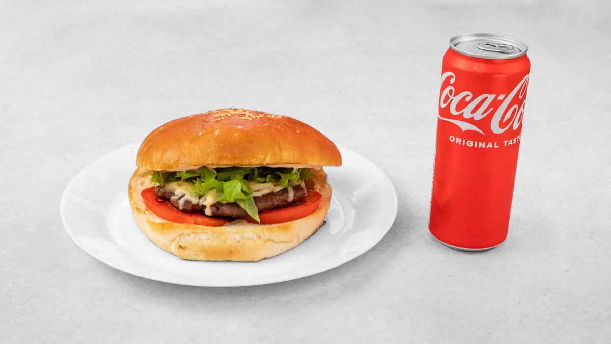 Cheeseburger + Coca-Cola 0,33 l