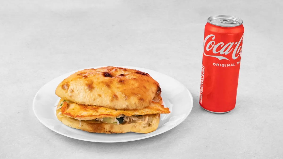 Pileći file u lepinji + Coca-Cola 0,33 l