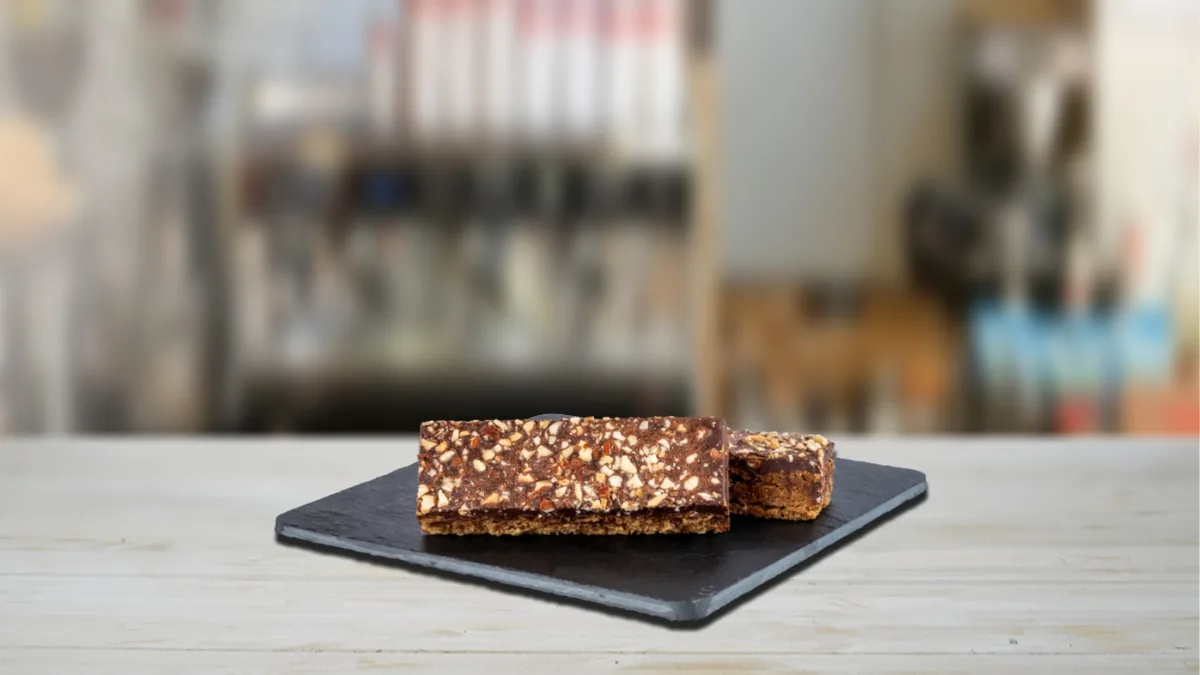 Oat Bar with Black Chocolate and Almond