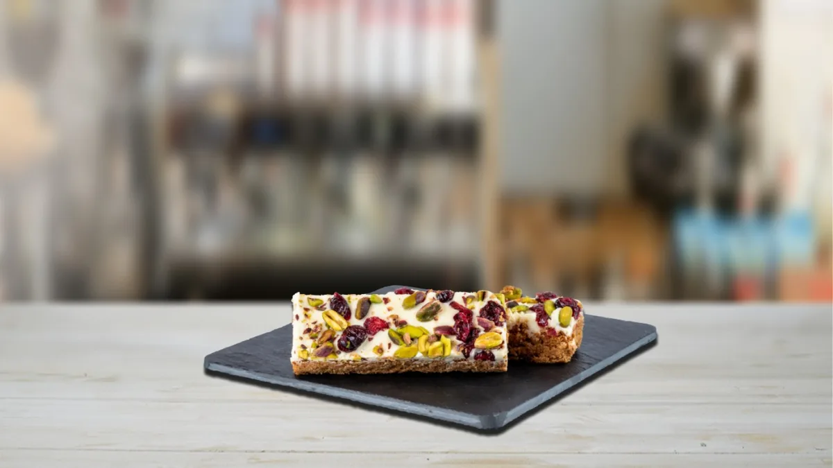 Oat Bar with White Praline, Cranberries and Peanuts
