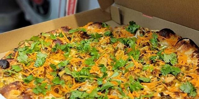Kickin' Chicken Pizza