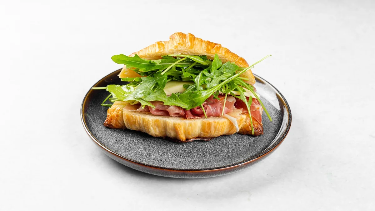 Croissant sendvič