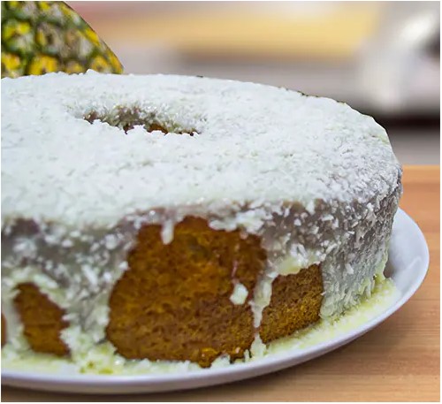 Bolo de Abacaxi com Coco