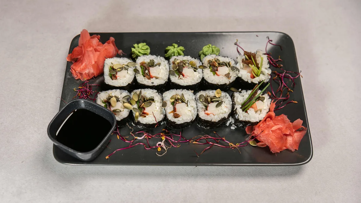 Futomaki philadelphia surimi