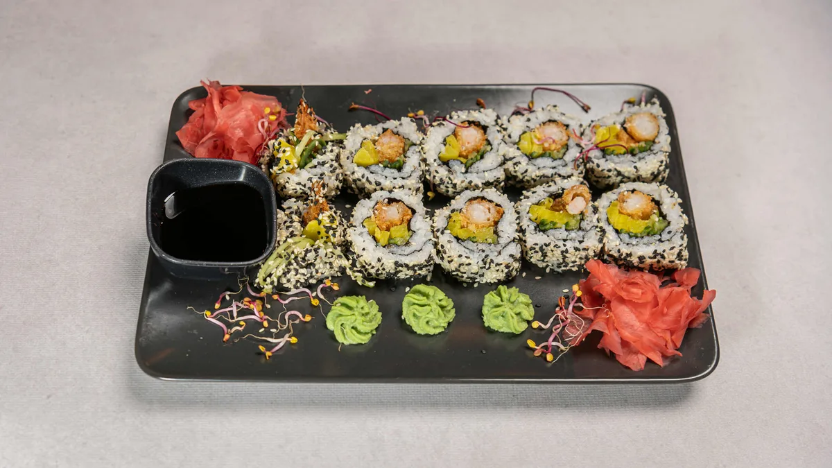 Uramaki krewetki w tempurze