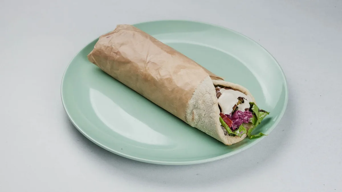 Falafel sendvič korijander