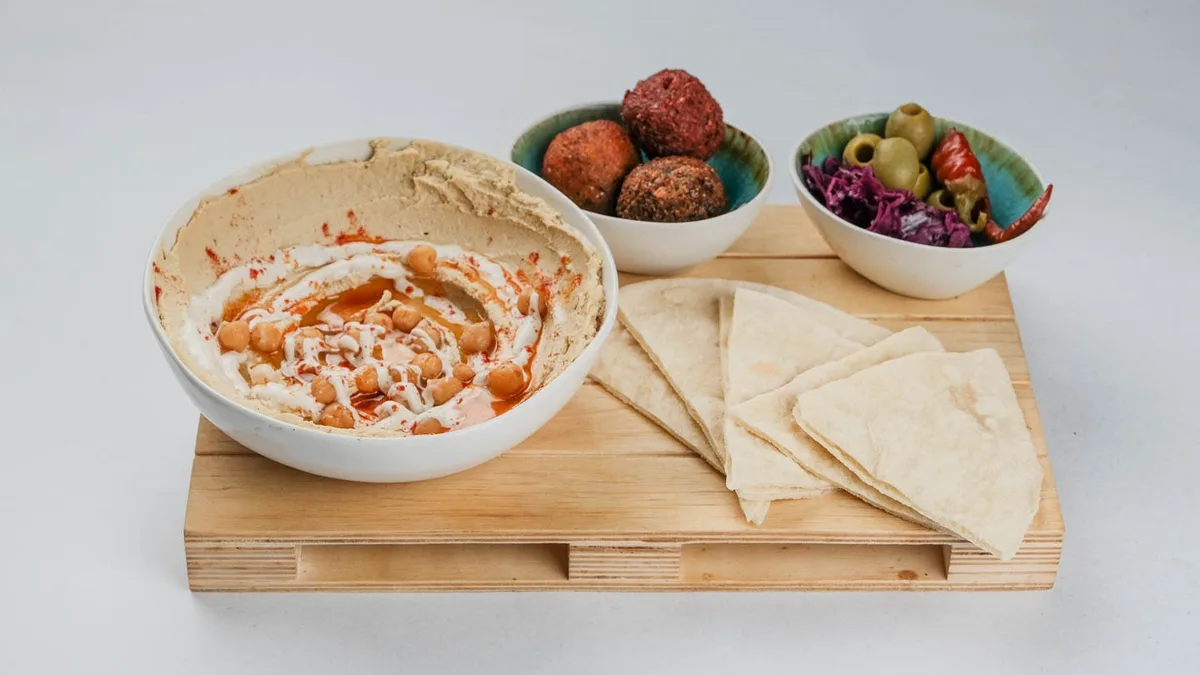 Hummus + falafel