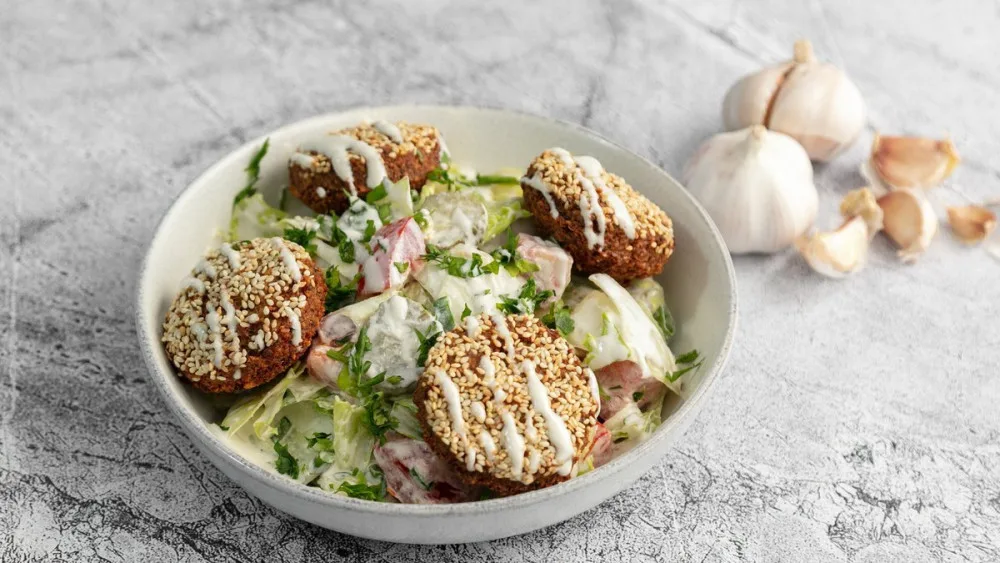 Falafel salad
