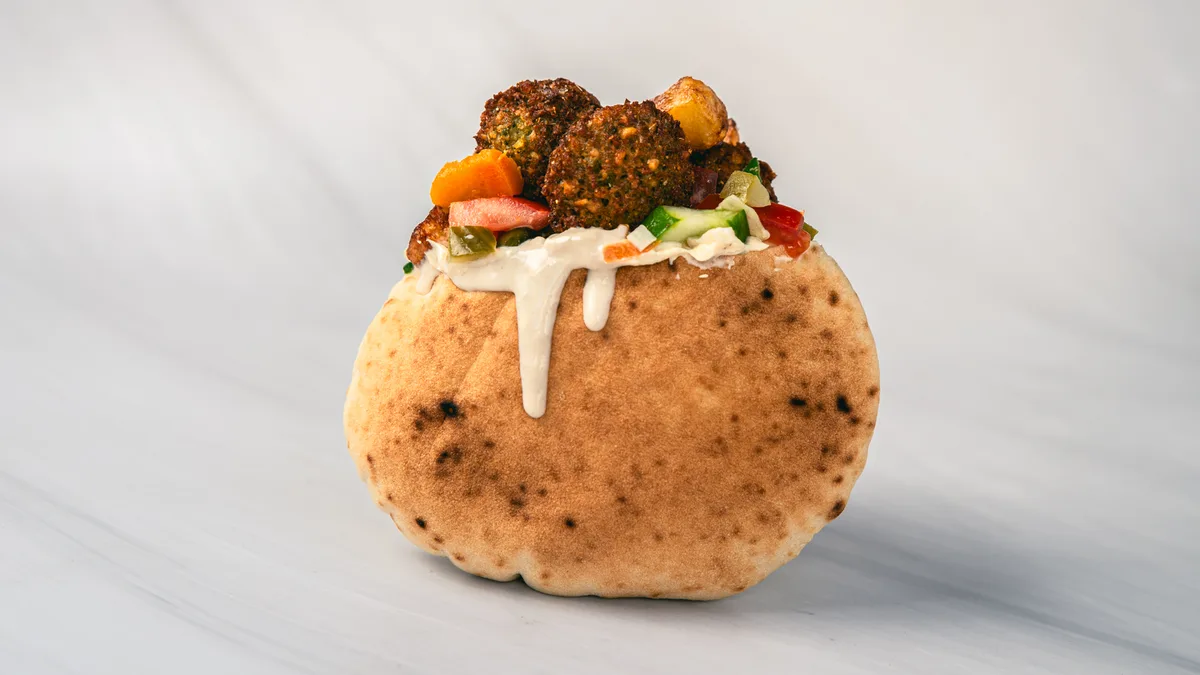 פלאפל בפיתה