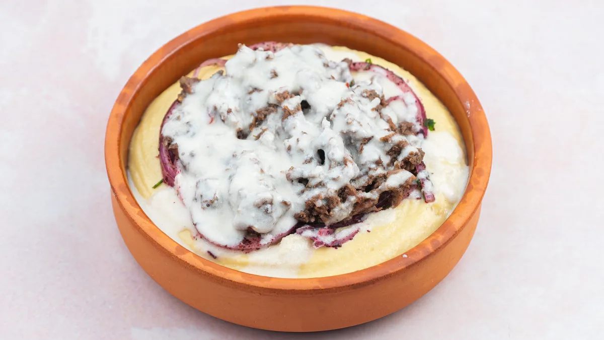 * Juneći Šavurma humus