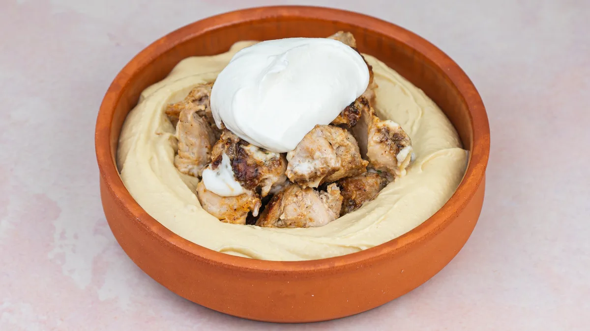 Šiš tavuk humus