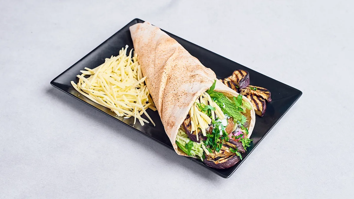 Falafel z Bakłażanem i serem wegańskim
