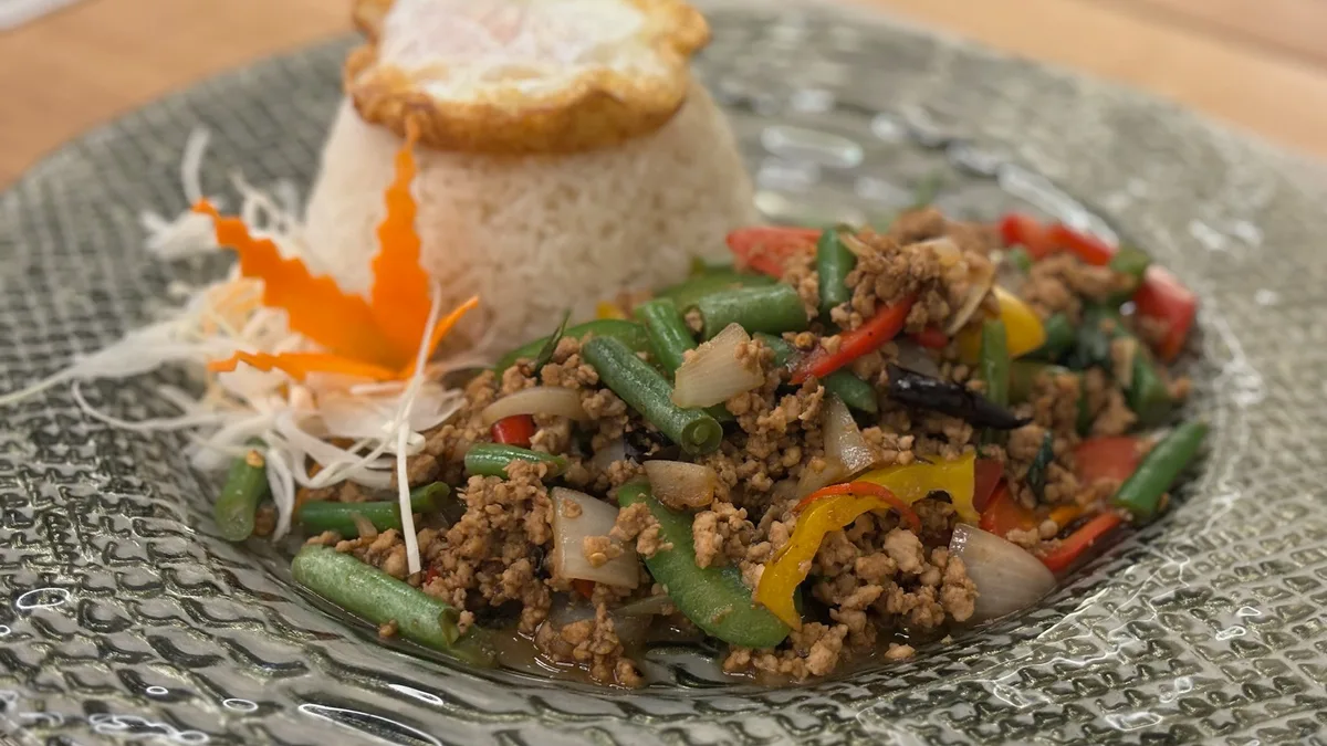 23. Kai Phad Kra-Prao 🌶🌶🌶