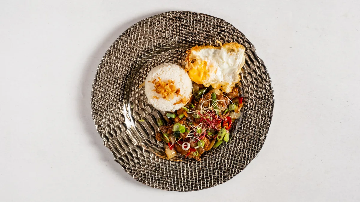 33. Neur Phad Kra-Prao 🌶🌶🌶
