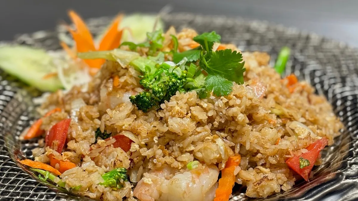 52. Khao Phad Koong