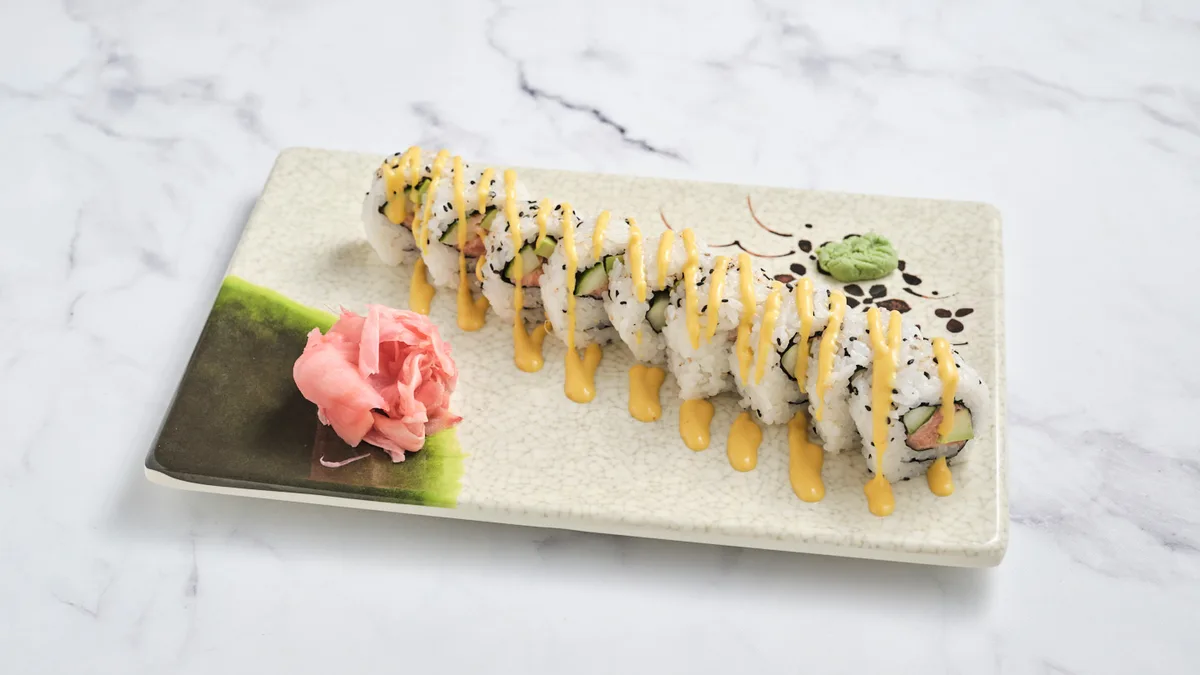 Lazac sushi tekercs
