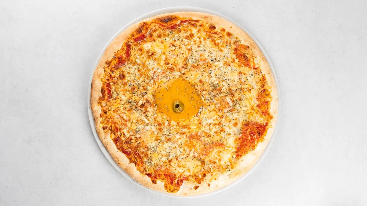 Pizza 4 cheeses