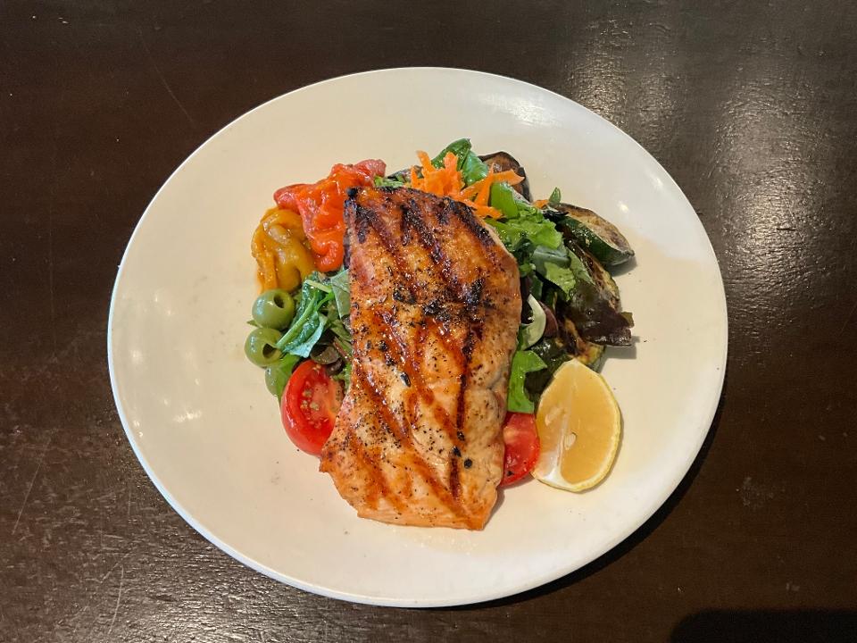 Grilled Salmone Salad