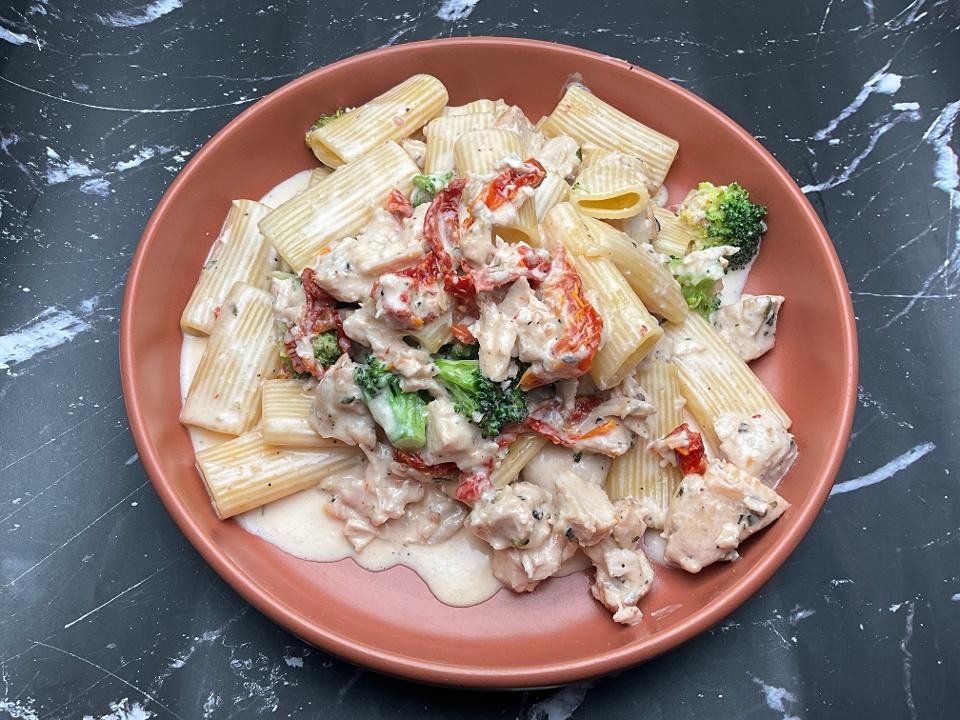 Rigatoni di Pollo E Broccoli