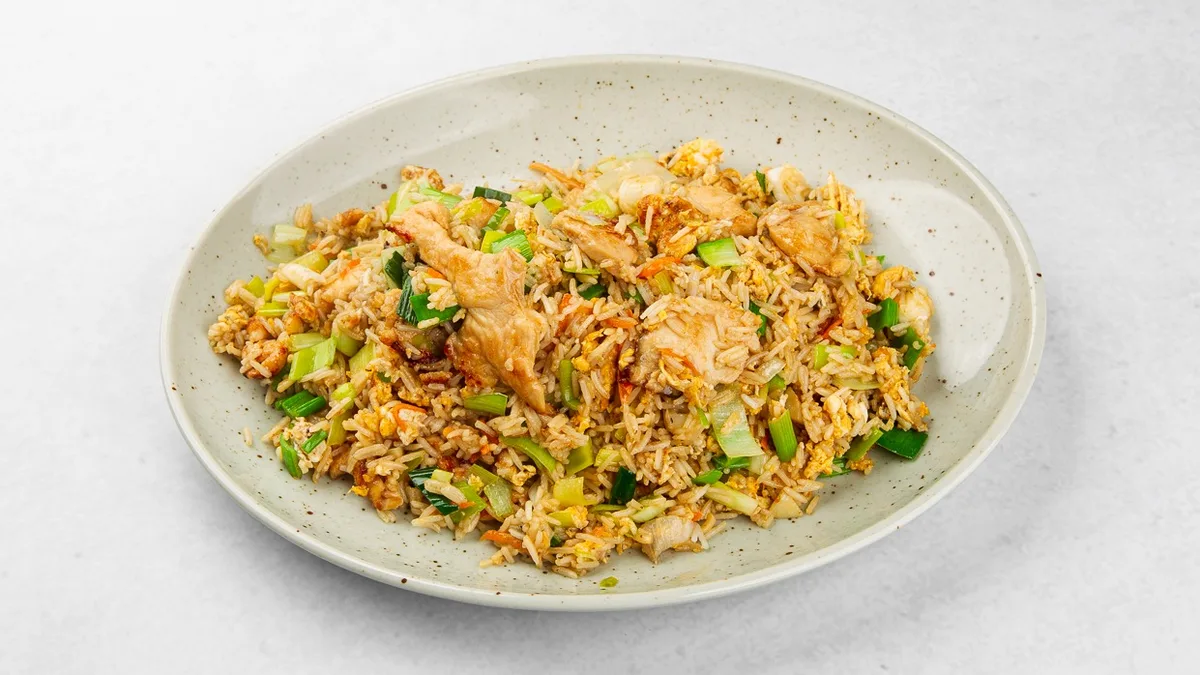 Wok z rižem, piščancem in zelenjavo