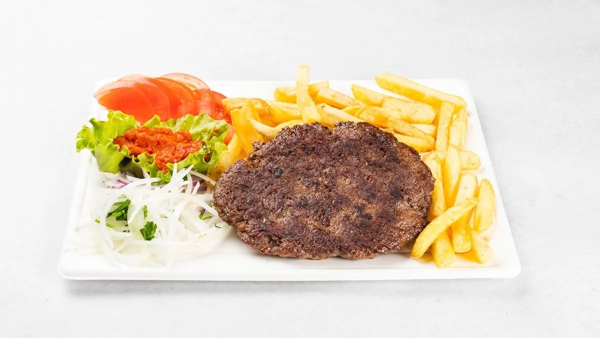 Pljeskavica i pommes frites