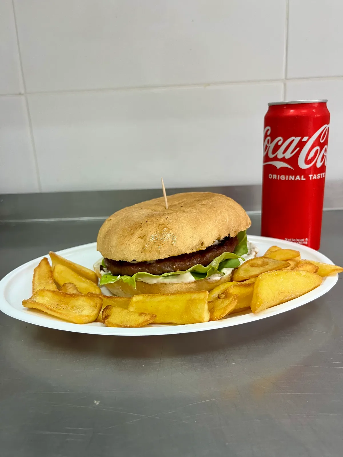 Pljeska,pomfrit 150g i Coca Cola