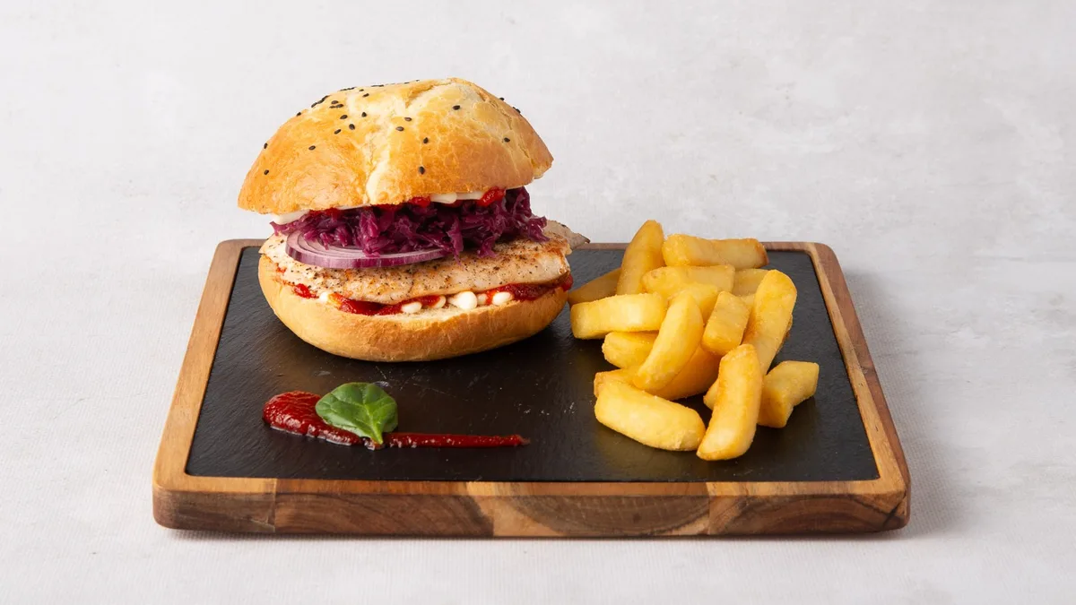 Piletina menu s pommes fritesom
