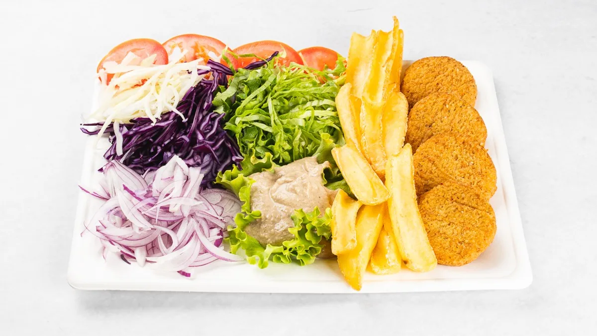 Falafel na krožniku