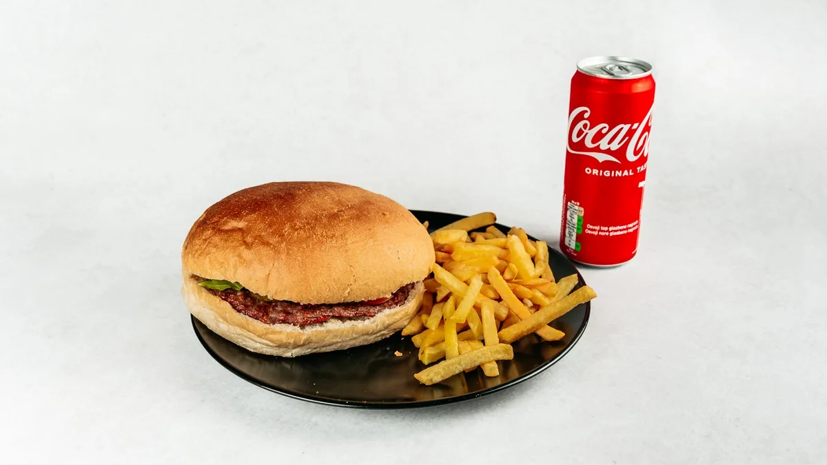 Hamburger + pommes frites + Coca-Cola 0,33 l