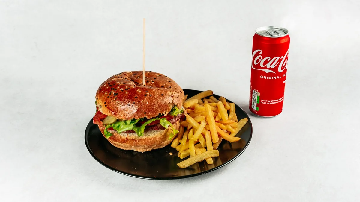 Popaj burger + pommes frites + Coca-Cola 0,33 l
