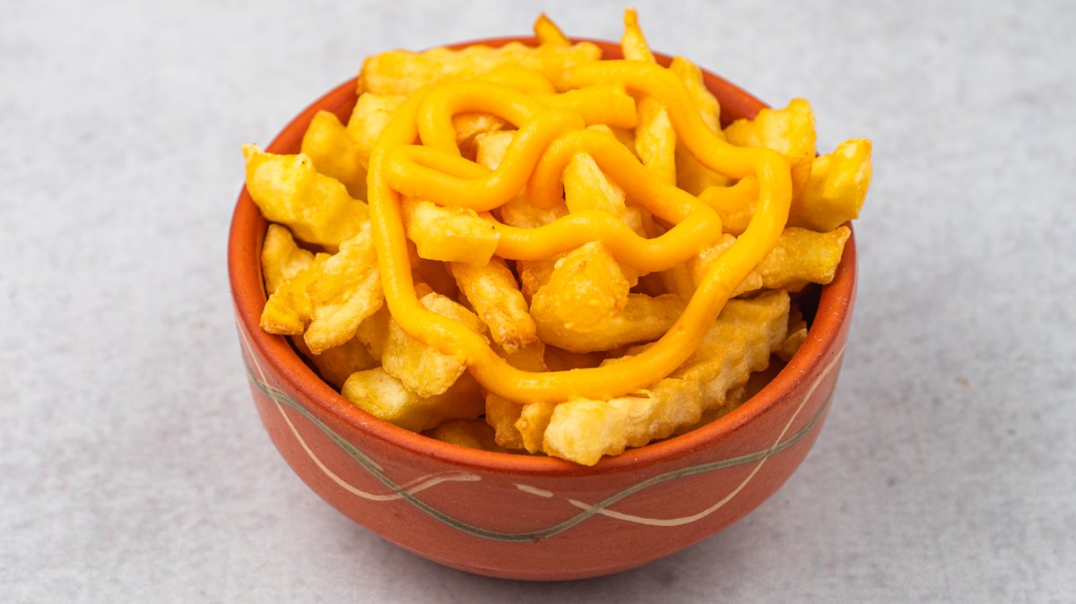 Pomfrit sa čedarom