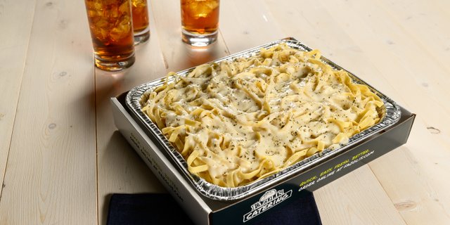 Classic Pasta w/ Alfredo Sauce