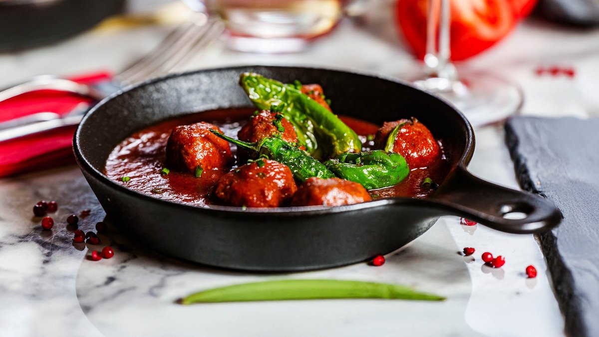 Albóndigas de carne y pimiento de padron / Húsgolyók padron paprikával