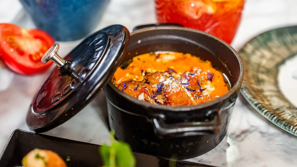 Crema de tomate con queso de cabra / Paradicsom krémleves kecskesajttal