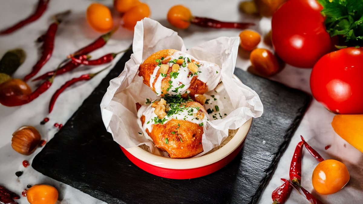 Lángos bomba tejföllel sajttal és szalonna pörccel