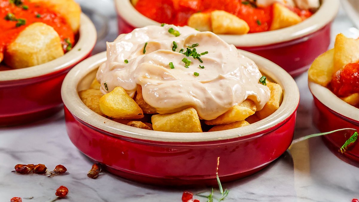 Patatas mixtas / Sültburgonya brava szósszal és aliolival
