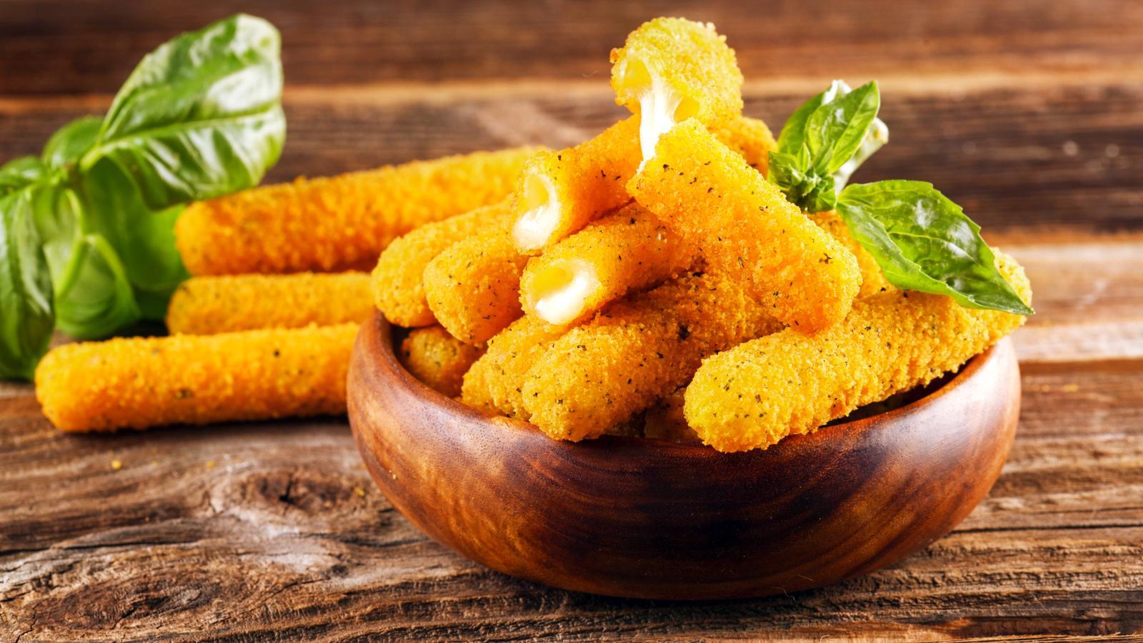 Mozzarella Sticks (6 Pcs)