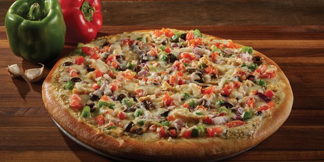 Creamy Garlic Club Pizza