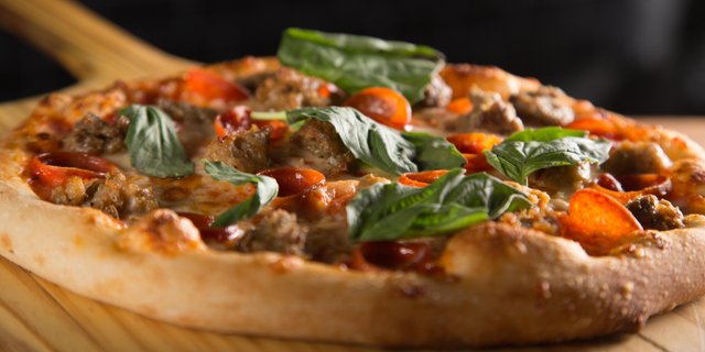 Cauliflower Crust Carne Pizza
